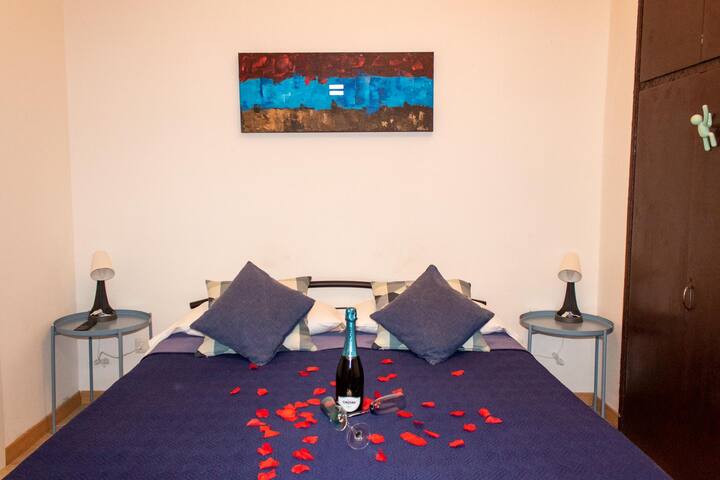 ART HOUSE TERMINI -FLATS 3 ROOMS -COLOSSEO-10 PAX gallery image 4