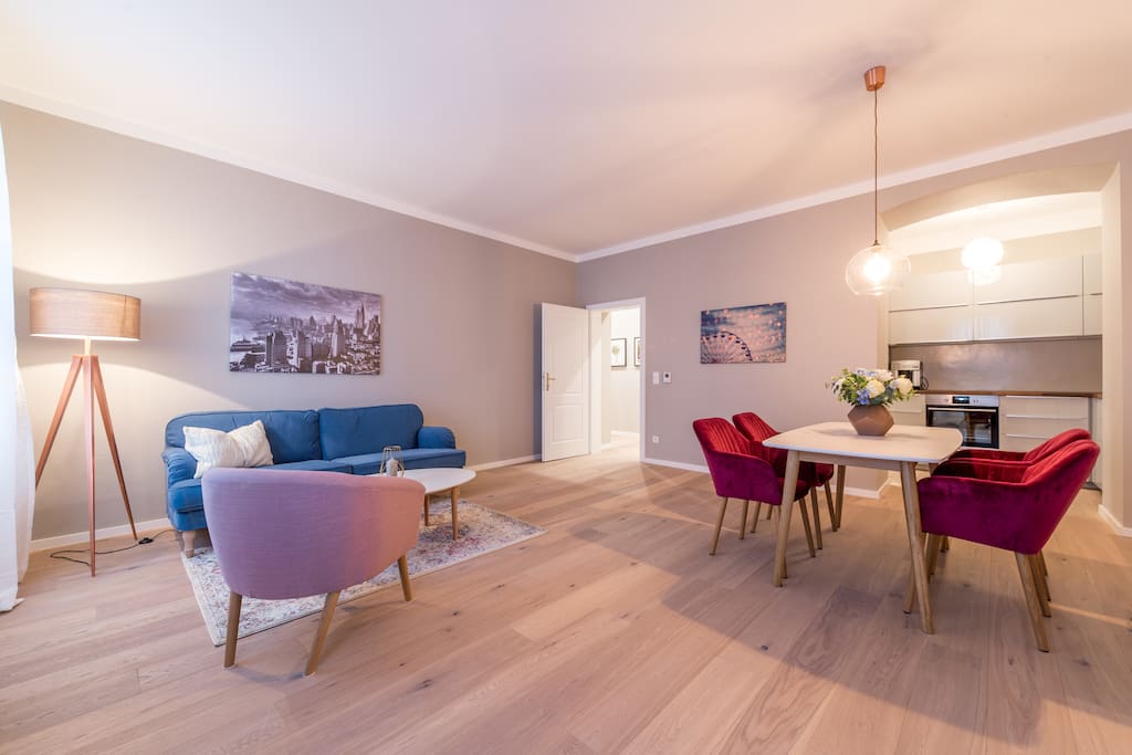Wohnzimmer / Living Room