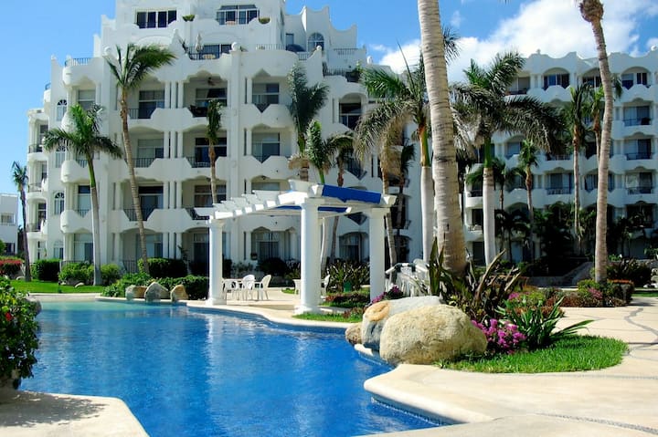 Mykonos Beach Resort - Grd Floor End Unit