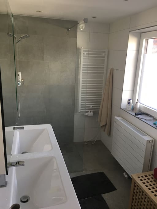 Bathroom - upstairs