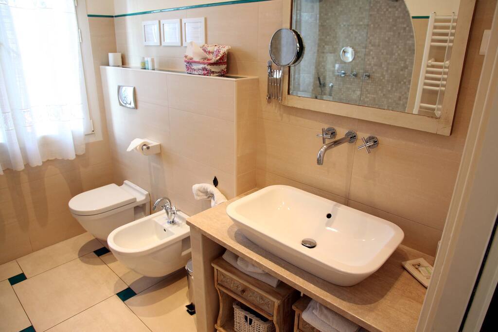 Bagno con doccia