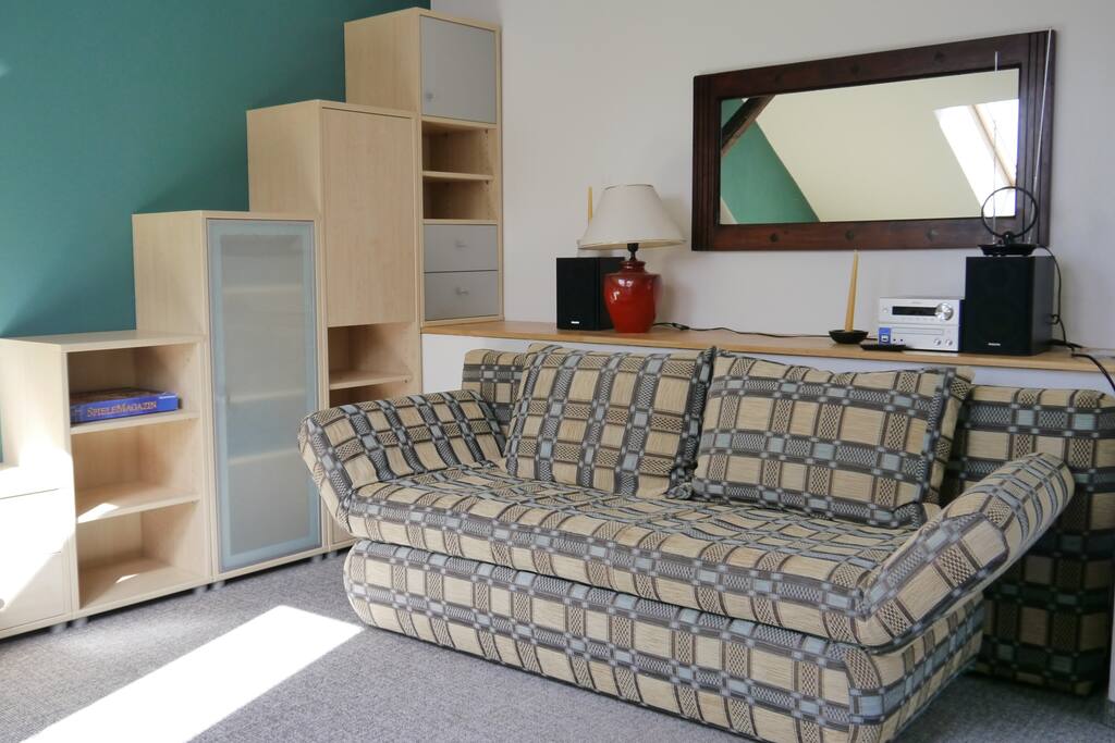 Das Sofa wird zum bequemen Schlafsofa für 2 Personen