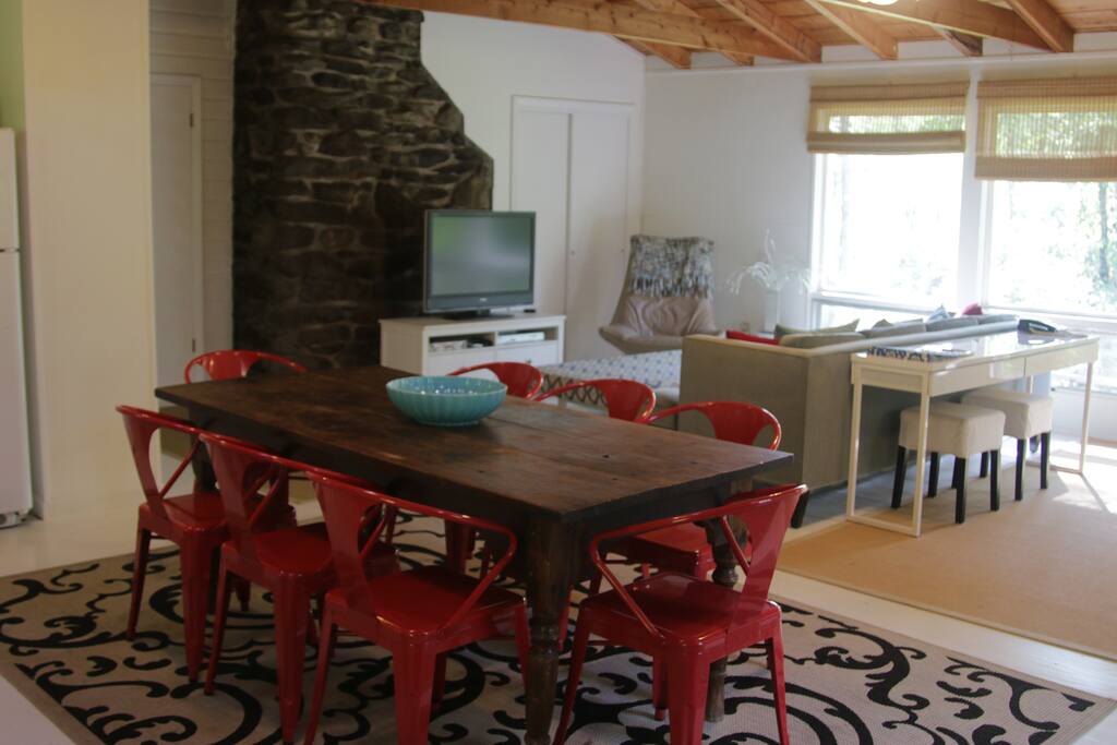 Open plan kitchen/dining/living