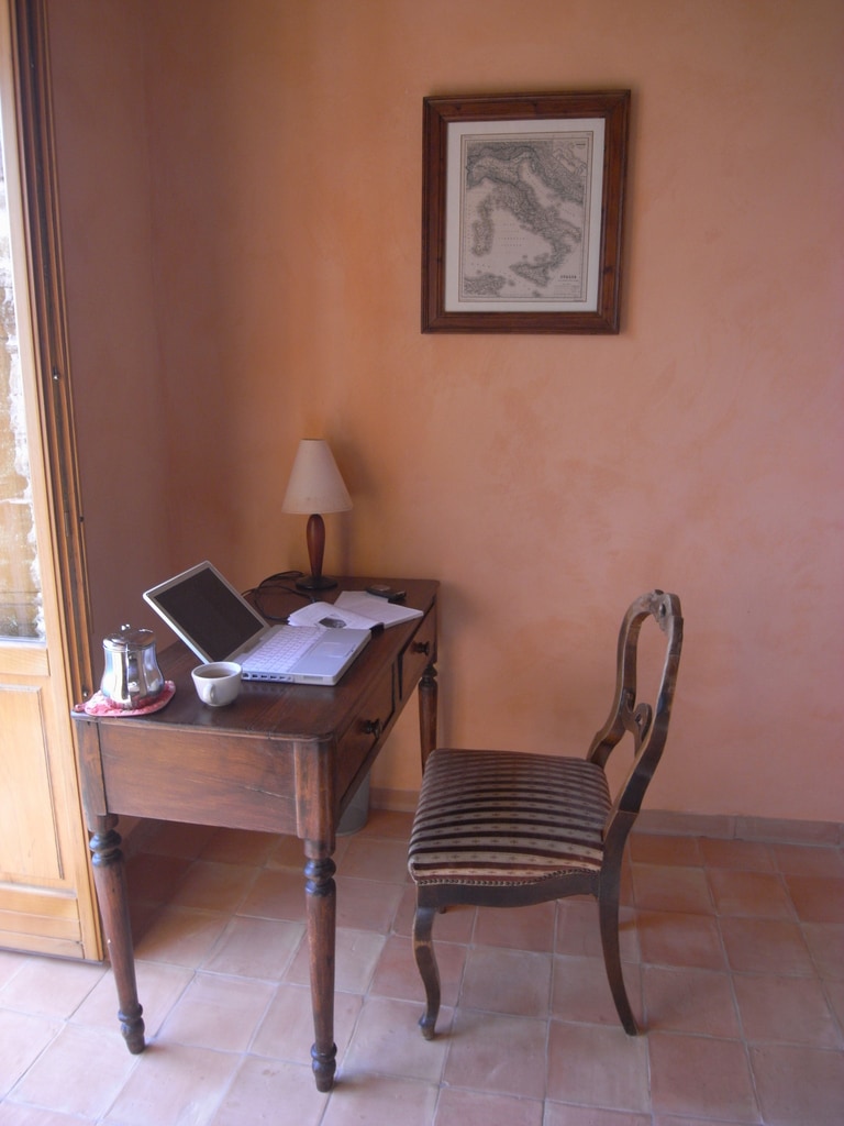 Čítací kútik v jednej z 2 spální