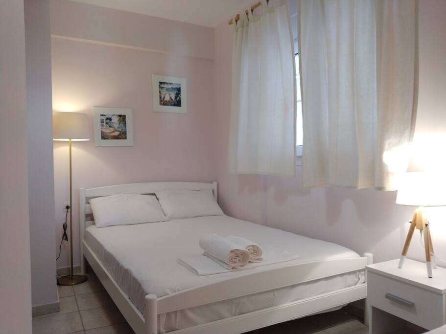 Roomr nr 2 has one double and one single bed