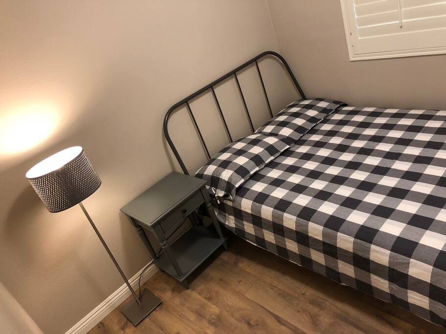 second floor guest floor (full size bed)