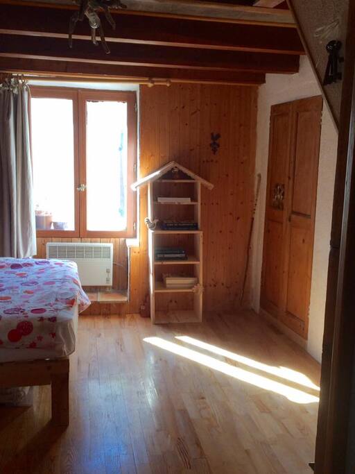 Chambre 2ème étage - un lit double + salle de bain