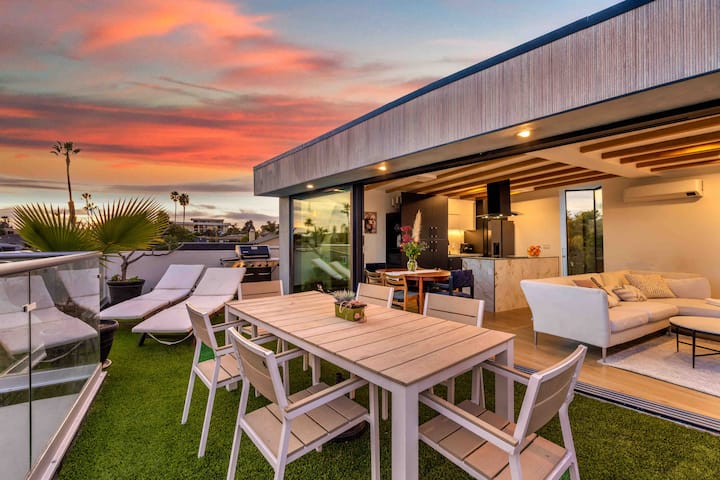 Brand New Architecture Jewel In Pacific Beach - San Diego, CA