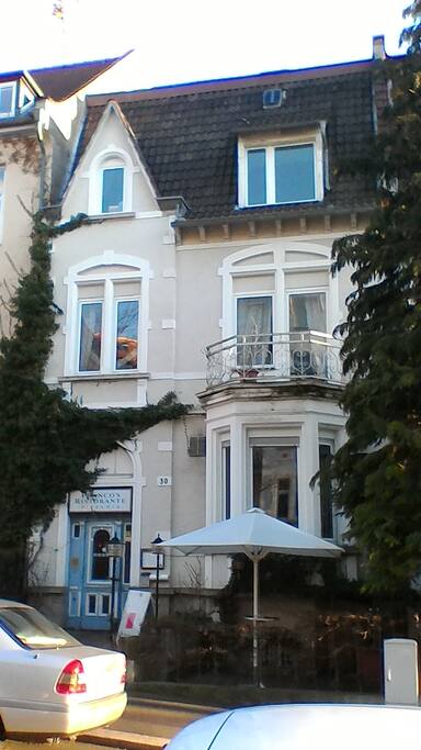 Eingang auch zum Restaurant