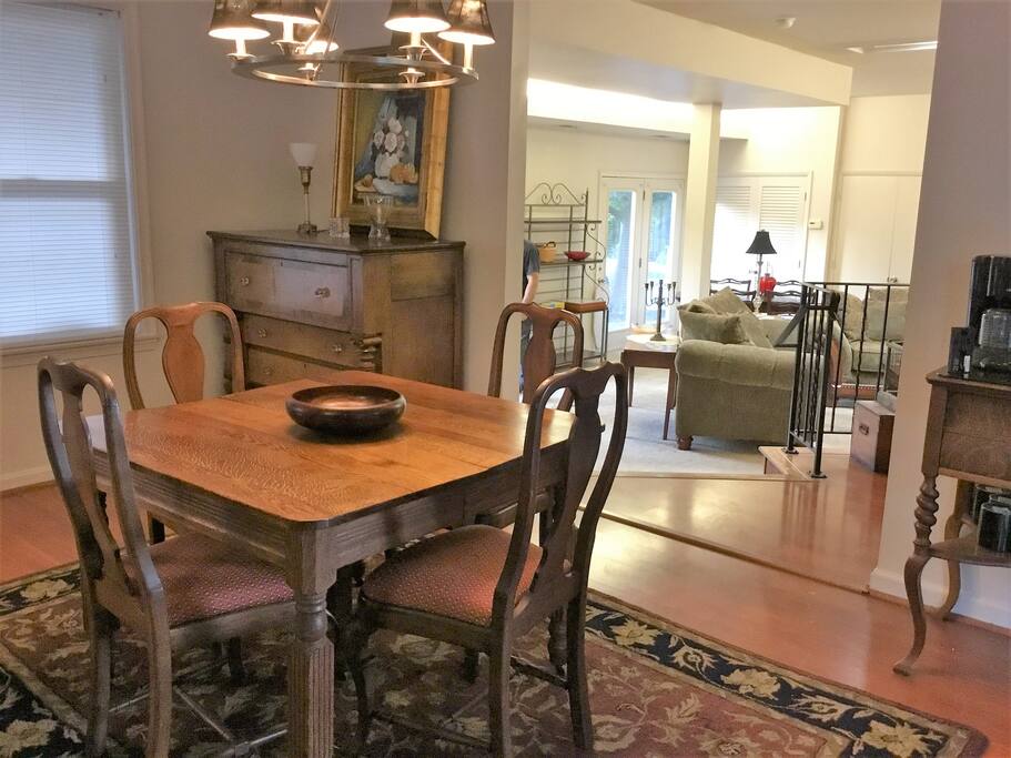 Breakfast table off of kitchen