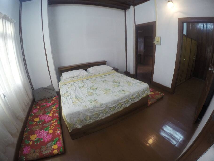 main bedroom with removable extra mattresses