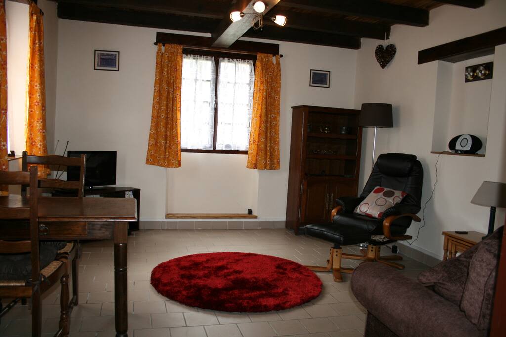Lounge/diner-complete with satellite TV
