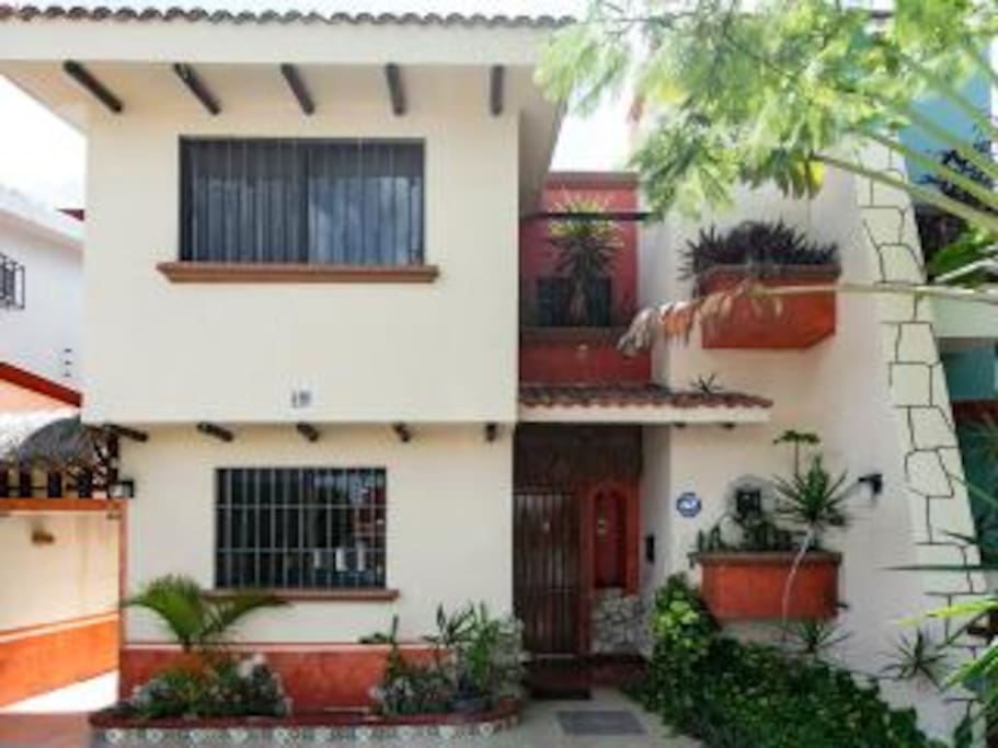 Villa Maya vista desde la Calle