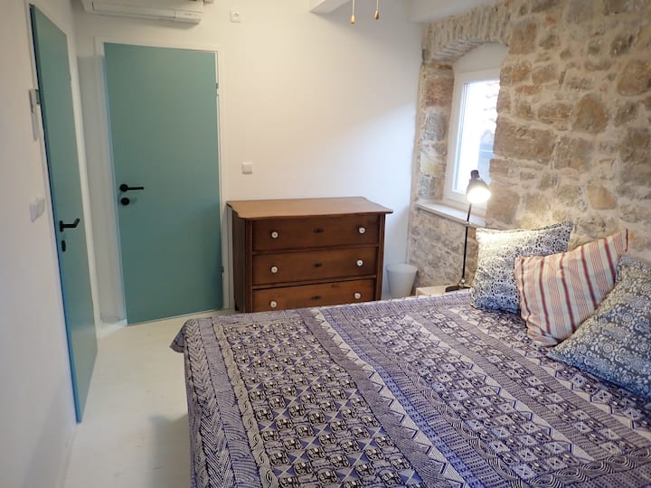 Second Floor (Big Bed): The door opposite goes into the bathroom. The door to the left into the adjoining bedroom.