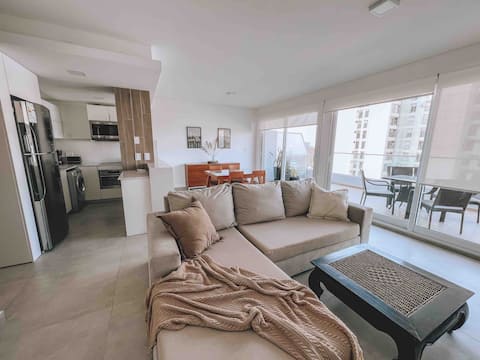 Anuncio de Airbnb popular: Luxurious duplex condo with 3 rooms en Partido De Vicente López