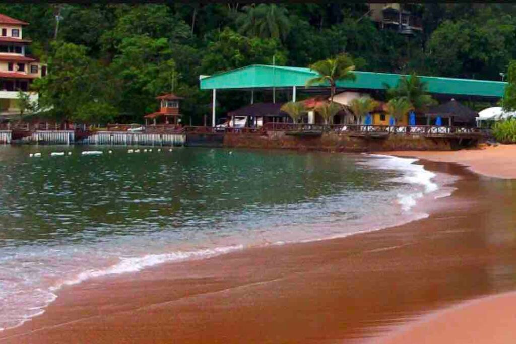 Outro ângulo da praia. (Another angule of the beach)