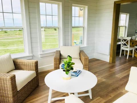 Top Airbnb: Foxcliff Cottage in Malpeque Bay