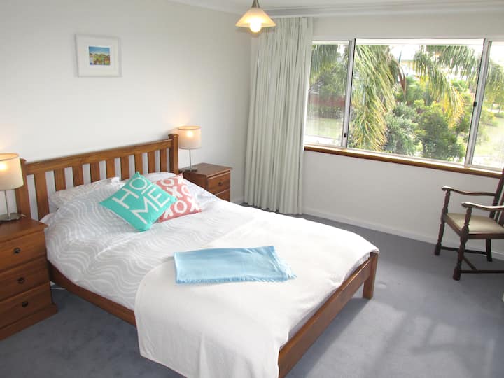 غرفة مزدوجة كبيرة وهادئة ومريحة مواجهة للشمال