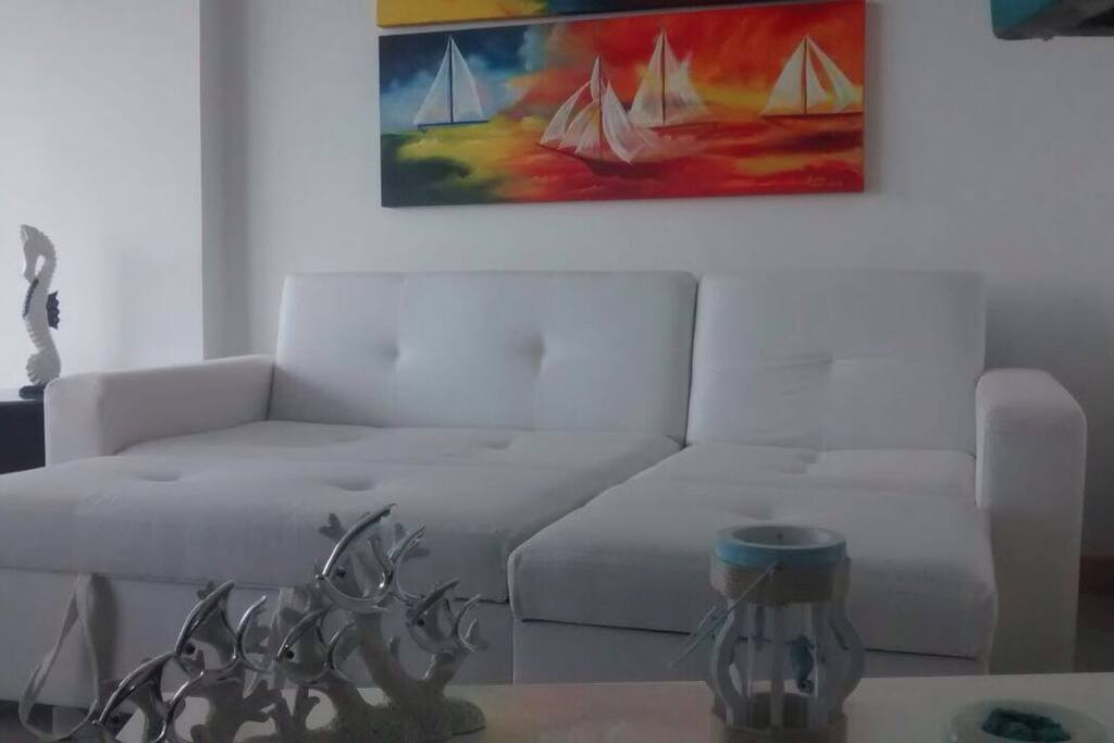 El sofá cama en la sala