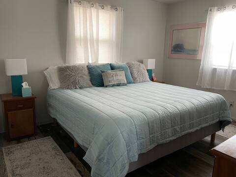 Lola's on Maple - Updated Cozy Home