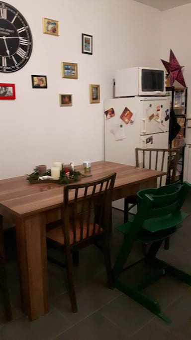 Küche mit Kindersitz