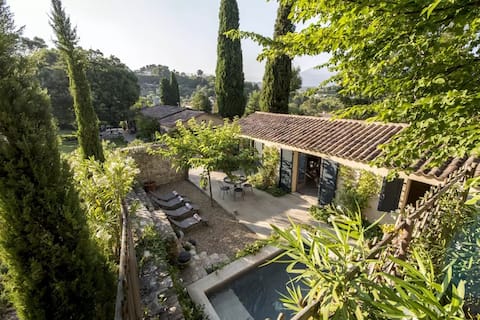Charming 2 bedroom villa, with  plunge pool.
