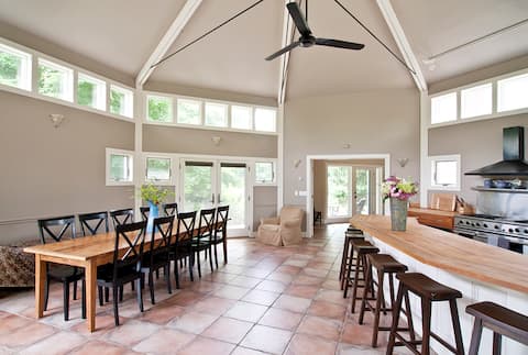 Majestic Oasis Rhinebeck - Hot Tub, Sauna, & Pool