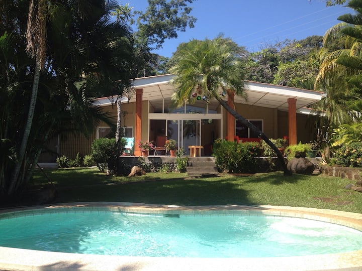 Beautiful Private Beach House Houses for Rent in El Sunzal, La