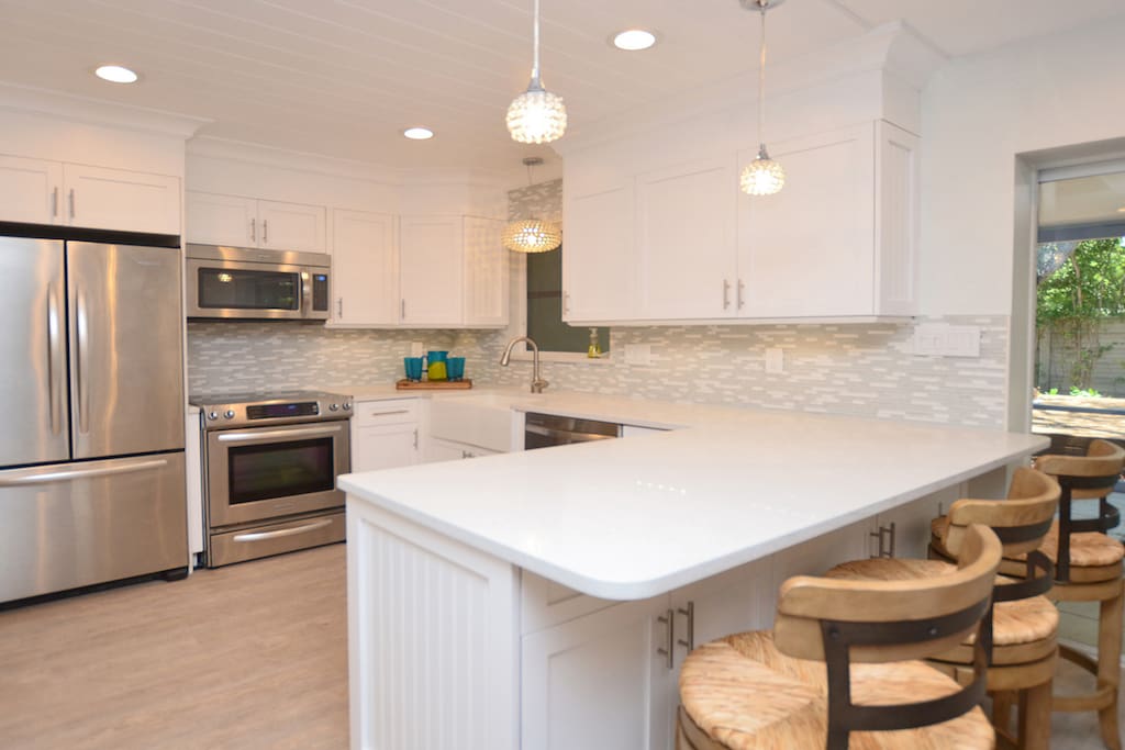 New 2016 applicances and completely remodeled Kitchen with beautiful Shiplock cieling.