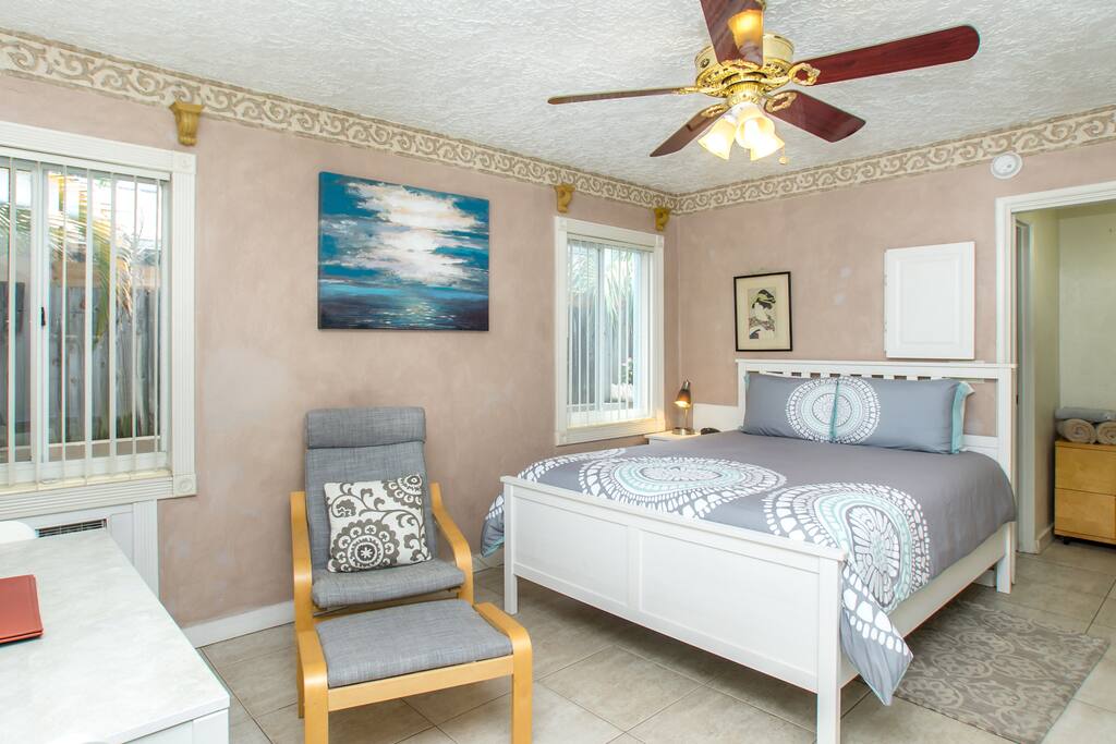 Studio 7 Bed and chair