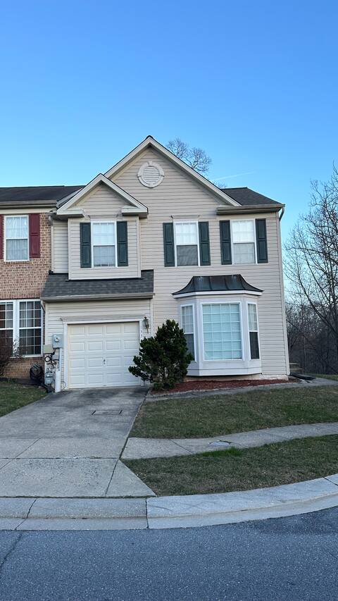 An entire townhome in Owings Mills, Parking/Garage