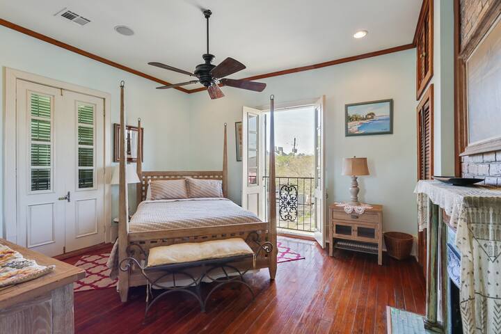 Historic Home Close to Everything gallery image 5