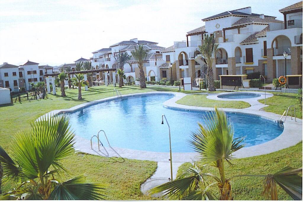 Swimming pool / Piscina