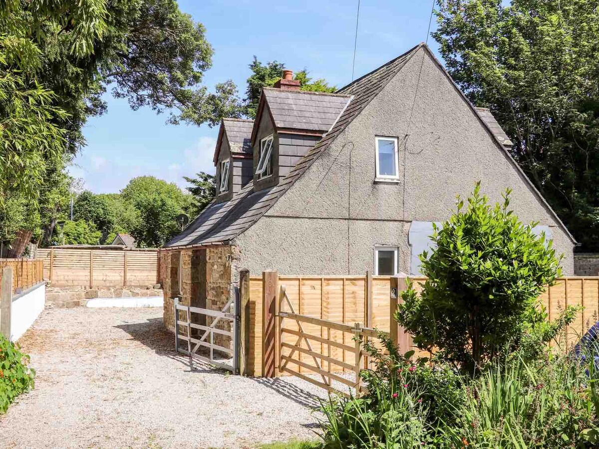 Alverton Cottage GardensPenzanceParkingSleeps 6 Houses for Rent in