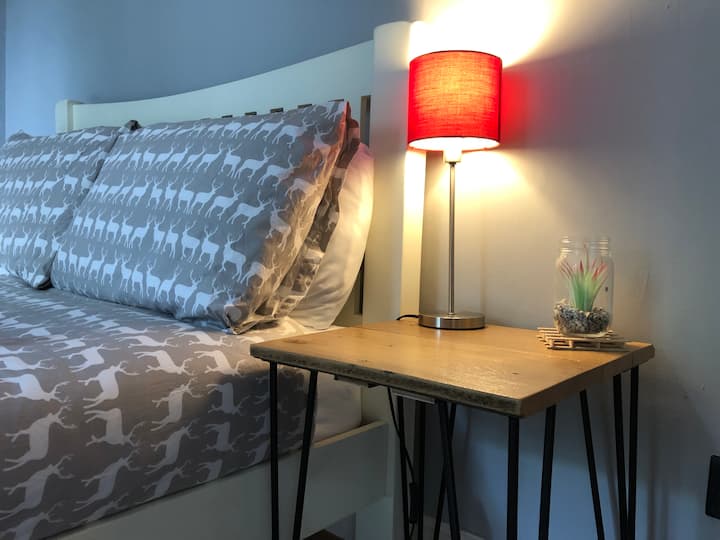 Bedroom Bedside table 