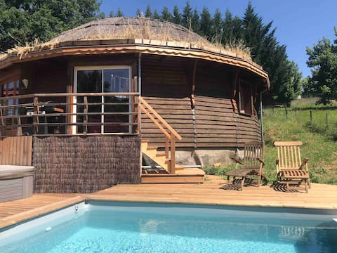 Atypical round wooden house
