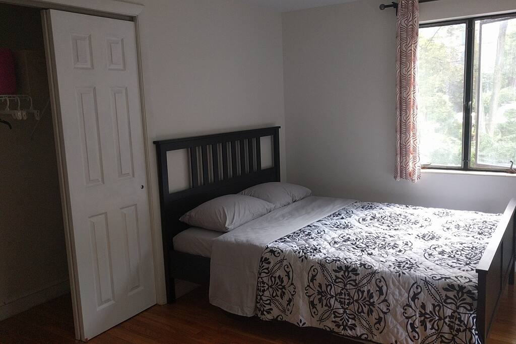 Bedroom with queen size bed