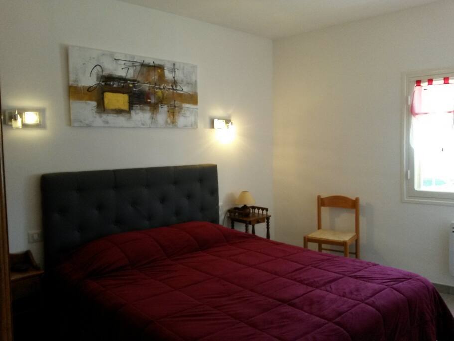 Chambre avec télé et lit King Size