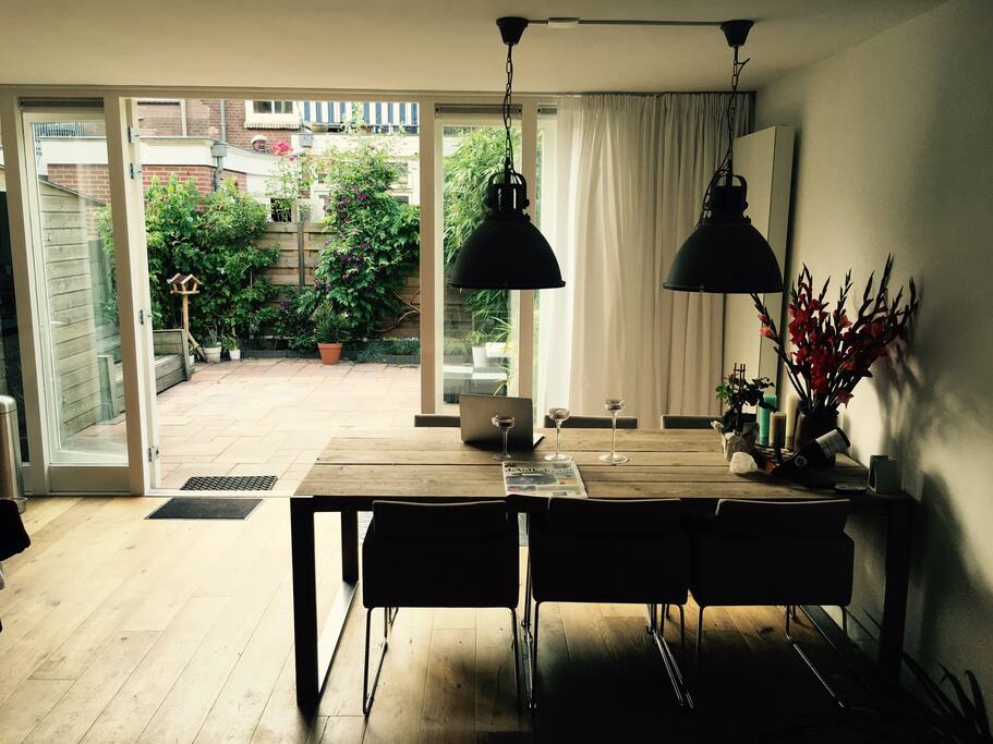The big kitchen table to have a good dinner or breakfast