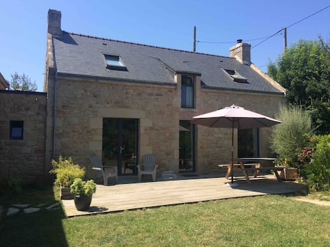 Charming cottage, garden, trails & EV charging