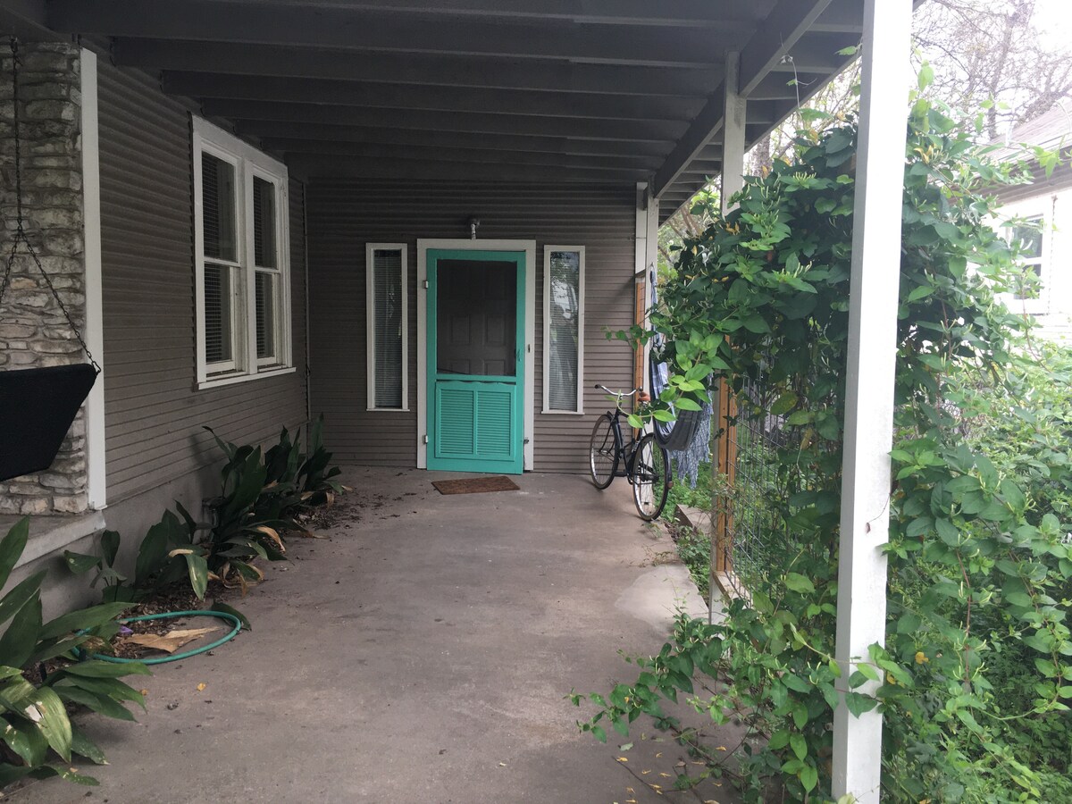 Close-in Central/East Garage Apt