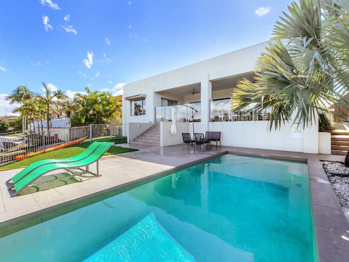 Castaways on the Gold Coast