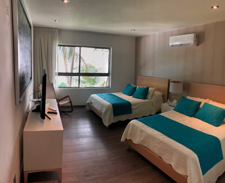 Bedroom #5
-2 Queen size beds
-TV
-Full Bathroom
-Golf Course view