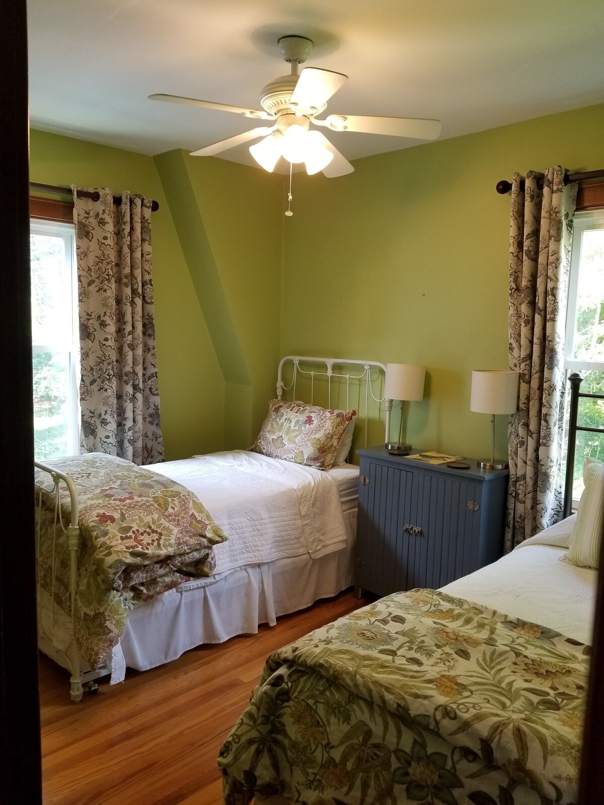 Bedroom 3 - Two Twin Beds