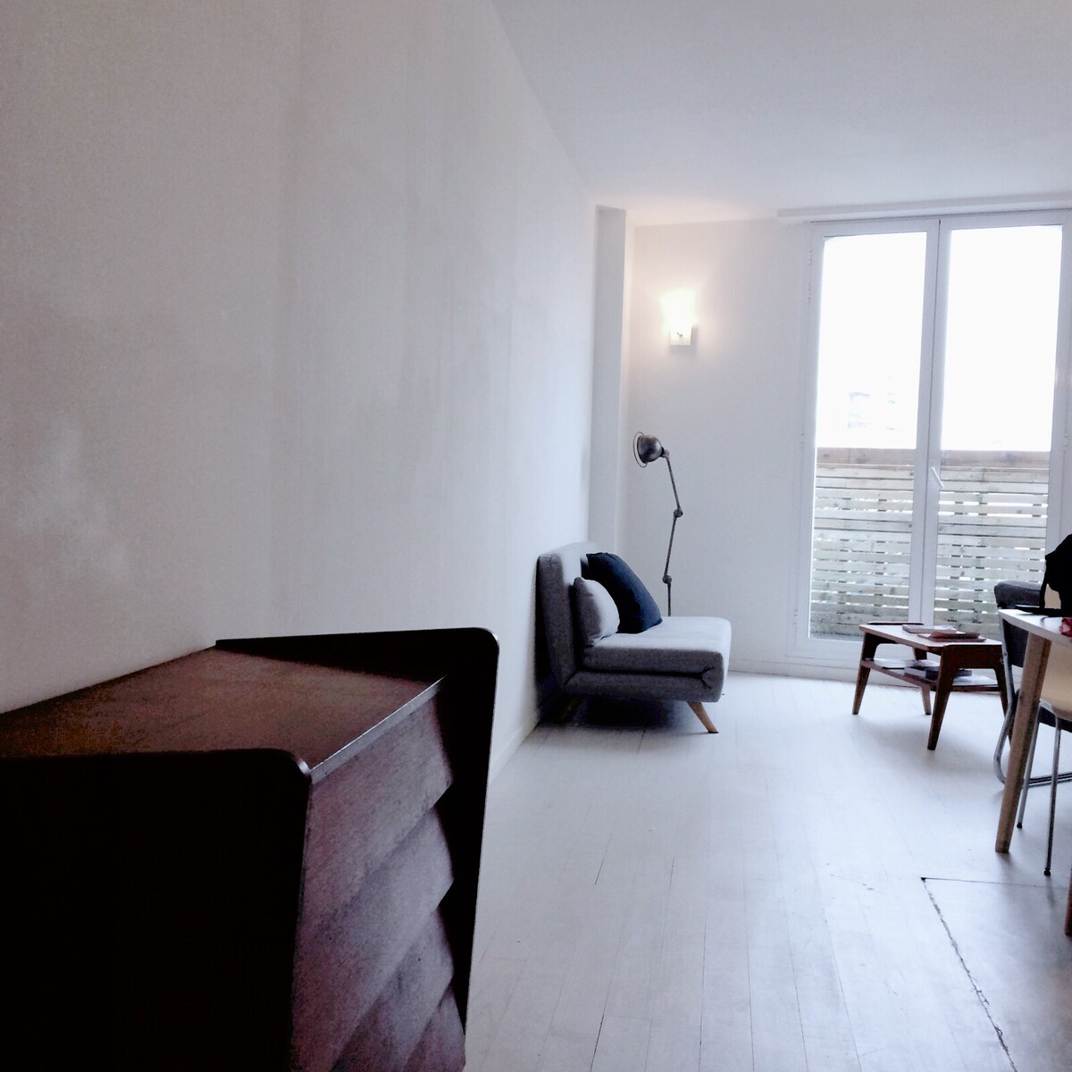 Sala desde el pasillo