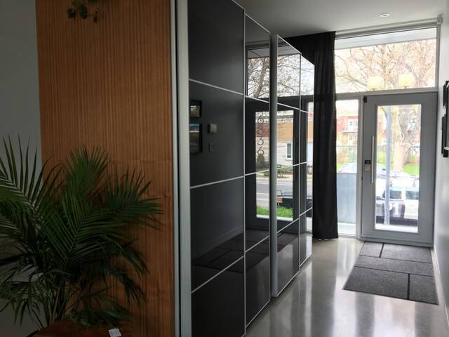 Microclimat Unique Modern House gallery image 4