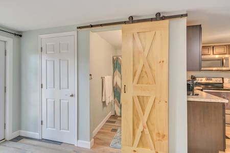 Downtown studio, walk to corner/downtown mall/UVA