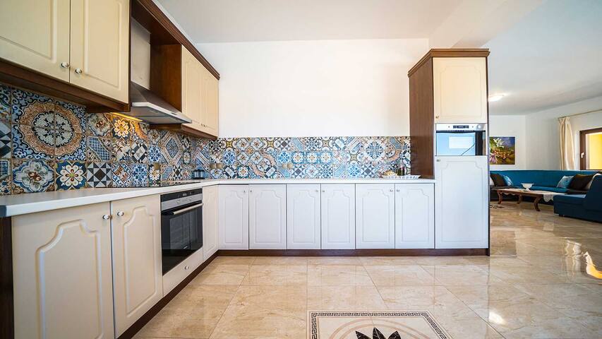 Grand Olympia, Pool, Luxury, Spacious, Quiet, cozy gallery image 3