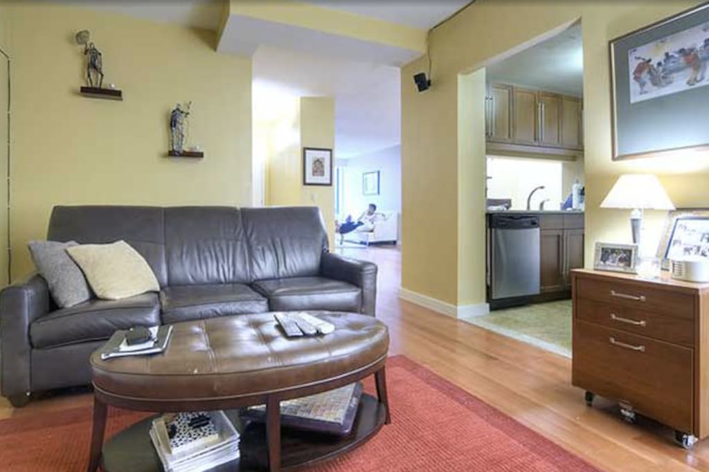 Den area w/flat screen tv, cable, pull out couch (queen)