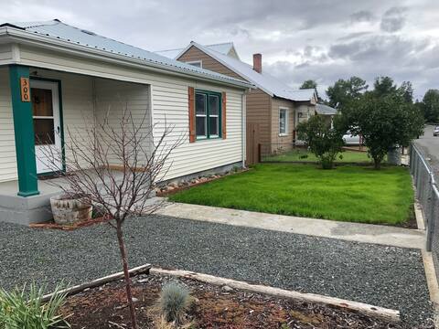 LITTLE COUNTRY HOME